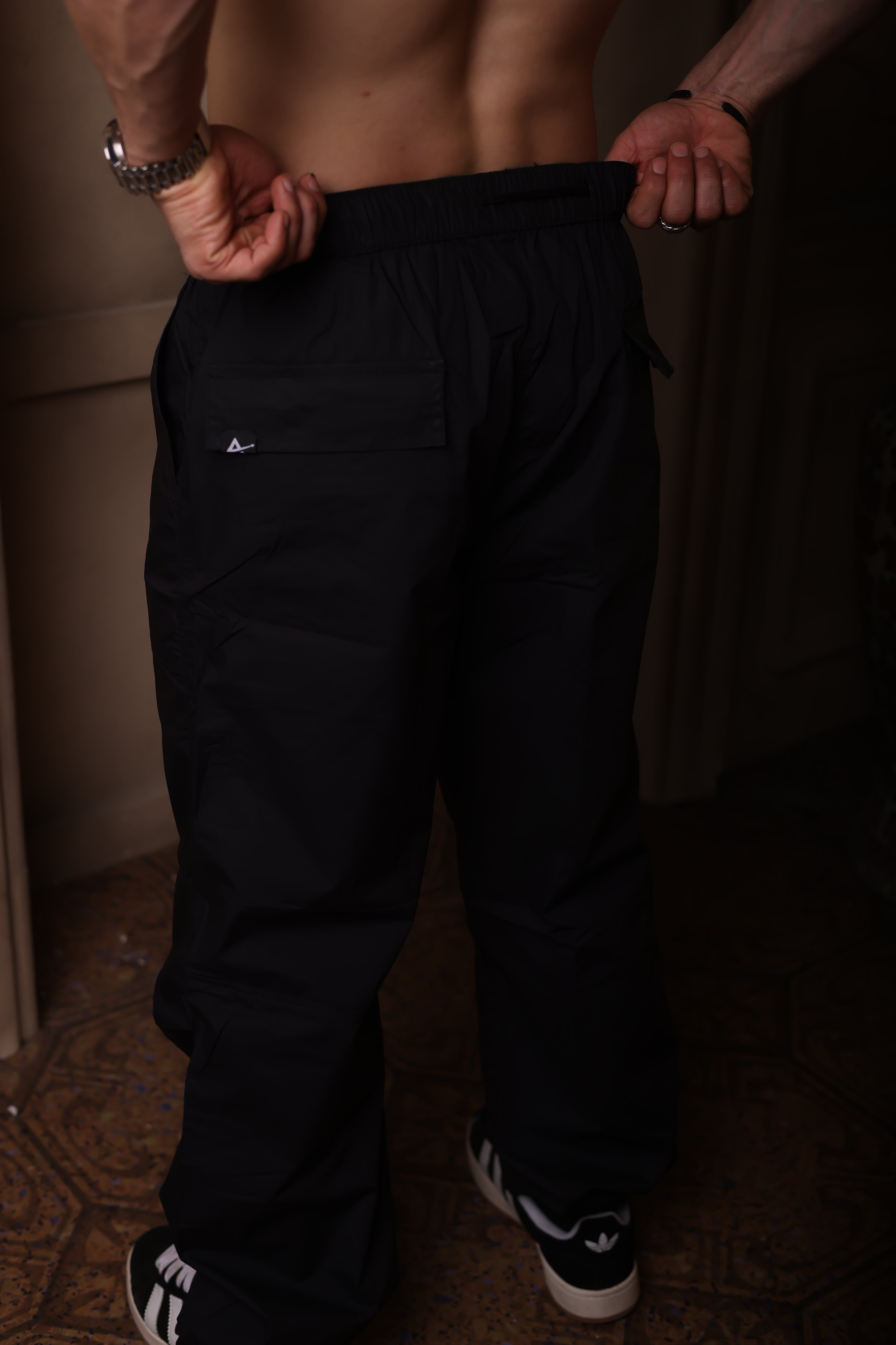 Parachute pants black