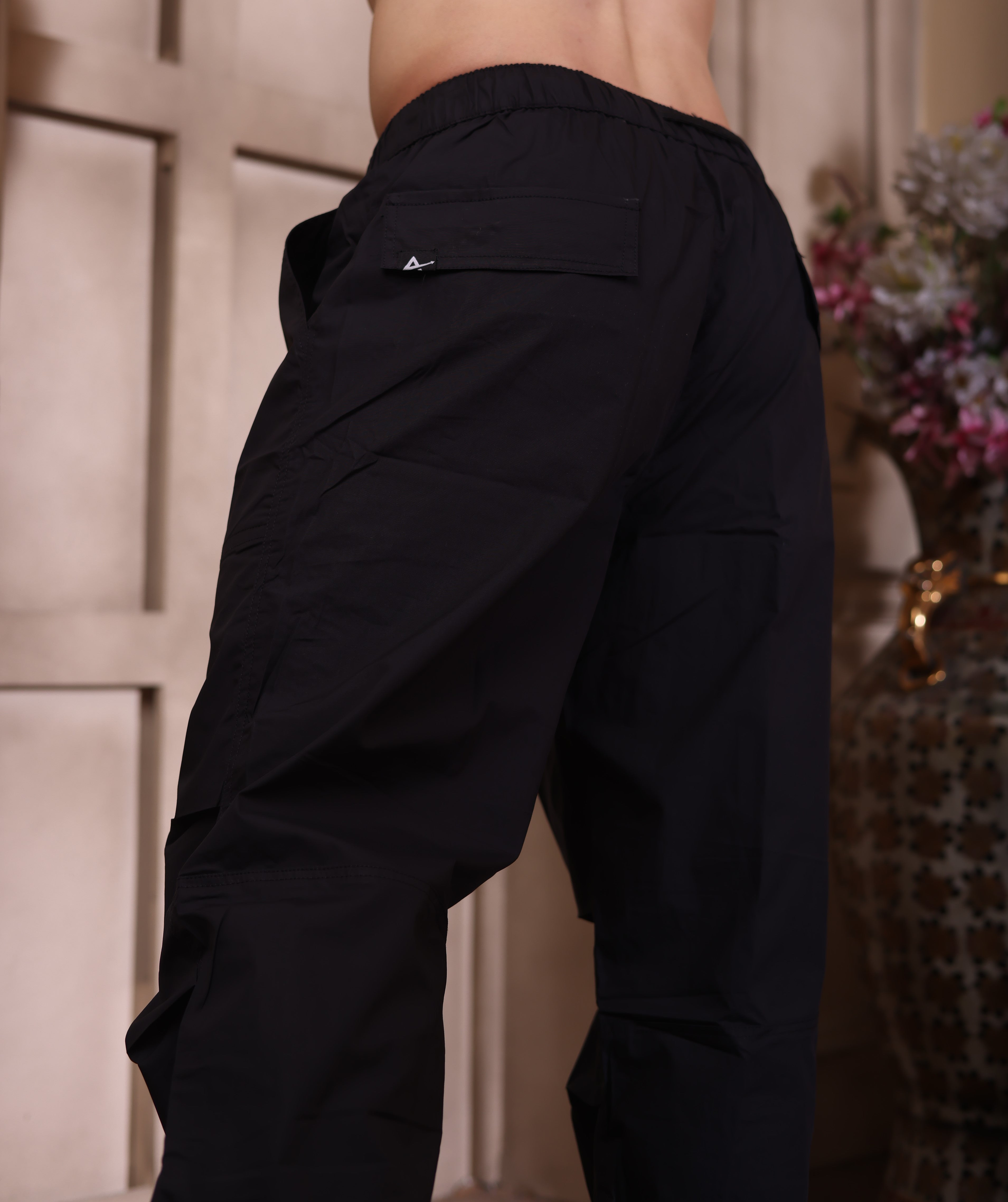 Parachute pants black